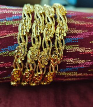 Floral Design Bangle Set